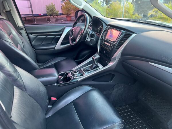 MITSUBISHI MONTERO SPORT AUT 2017 - Imagen 10