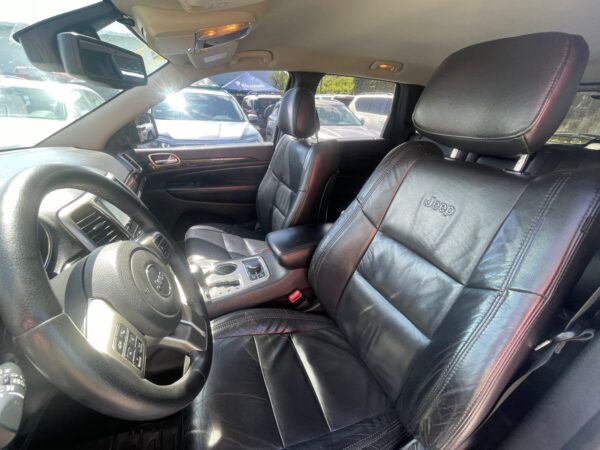 JEEP GRAND CHEROKEE LAREDO 2013 AUT - Imagen 9
