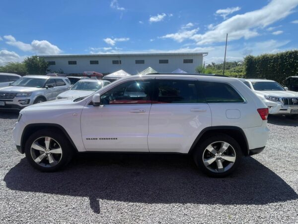JEEP GRAND CHEROKEE LAREDO 2013 AUT - Imagen 4